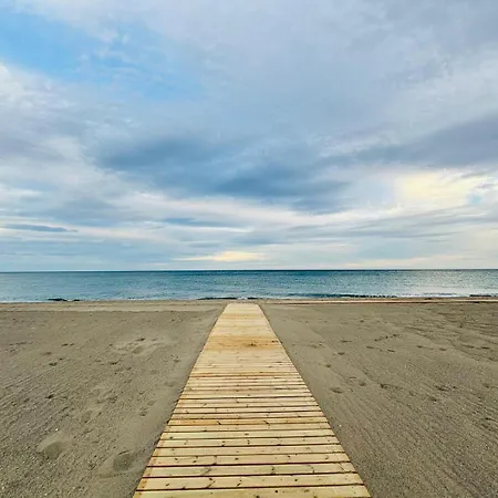 Chalet Con Piscina En Primera Linea De Playa * Torremolinos